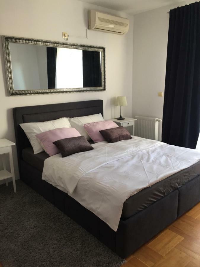 Studio Apartman Lara *** Осиек Экстерьер фото