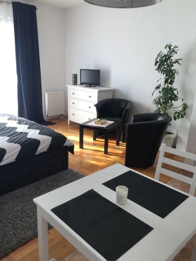 Studio Apartman Lara *** Осиек Экстерьер фото